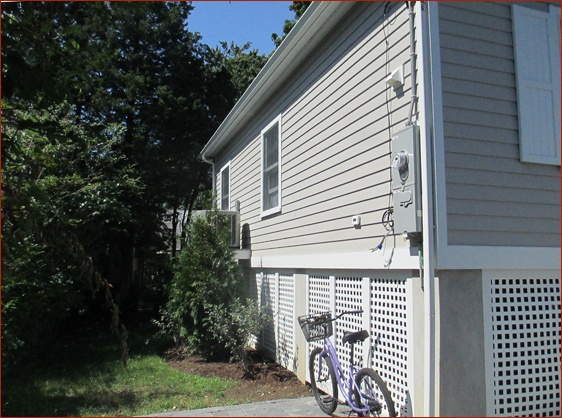 side view of the Rowayton cottage
