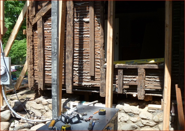 Temporary supports hold the house up so that the foundation can be constructed.