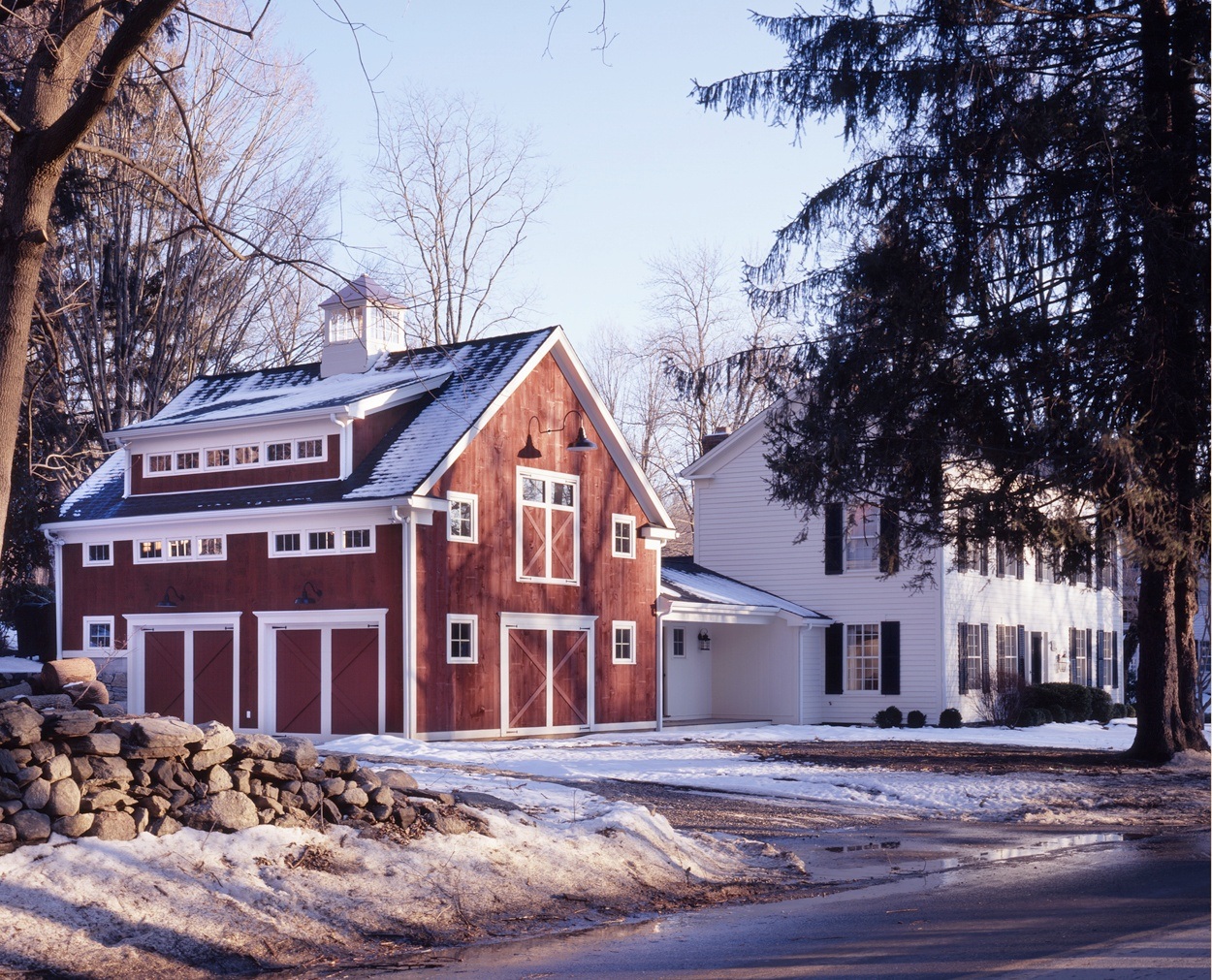 Barn style garage painted red with mudroom transition to main house in Wilton, CT